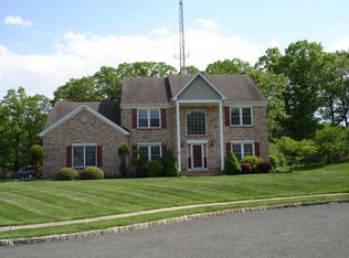 4 Linberger Dr, Bridgewater, NJ 08807