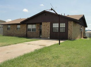 208 Cherokee St, Geronimo, OK 73543