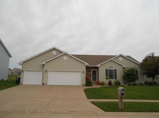 1352 W 61st St, Davenport, IA 52806