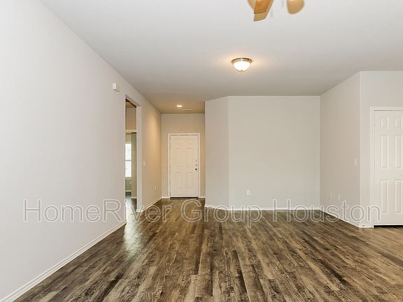4th image of 20723 Southern Woods Dr