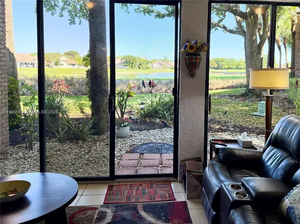 8033 Aberdeen Dr APT 102, Boynton Beach, FL 33472