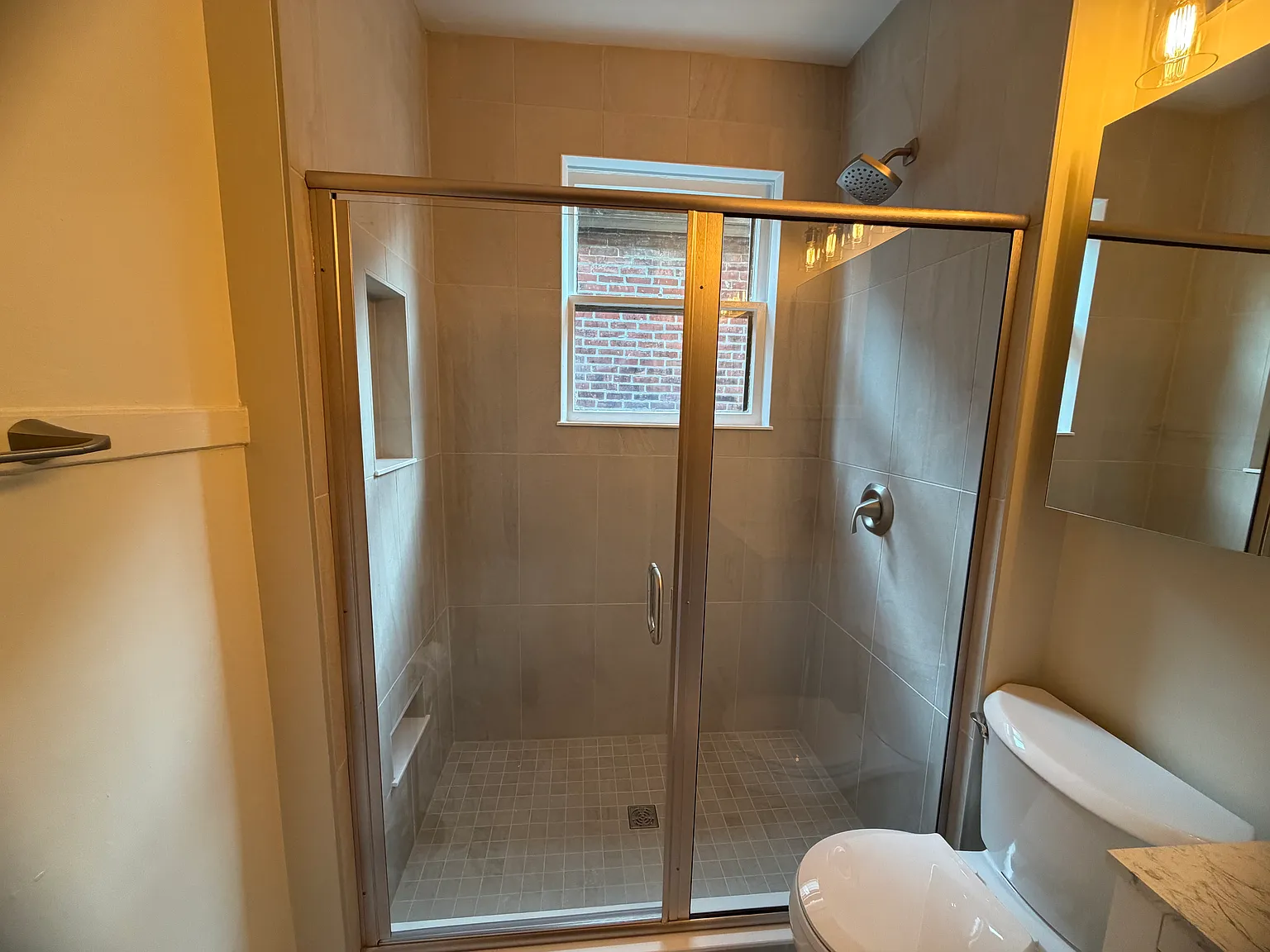 2 bed, 1000 sqft, $1,600 — Photo 3