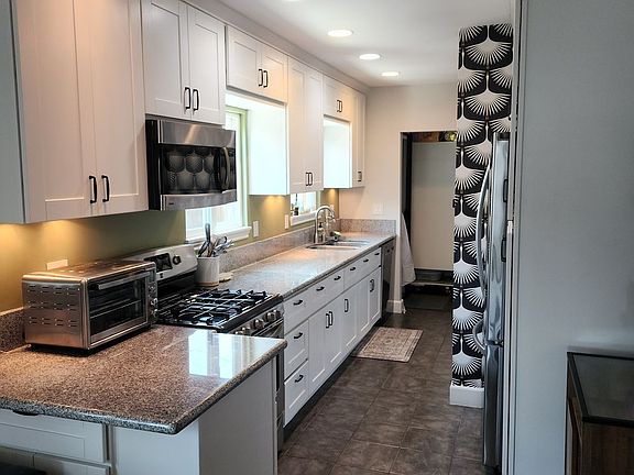 5th image of 4426 33rd St