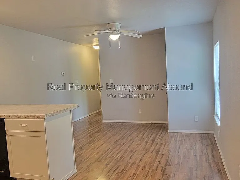 727 S Olympia Ave — Photo 7
