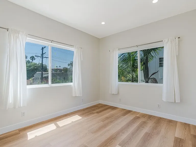 1100 S Highland Ave — Photo 23