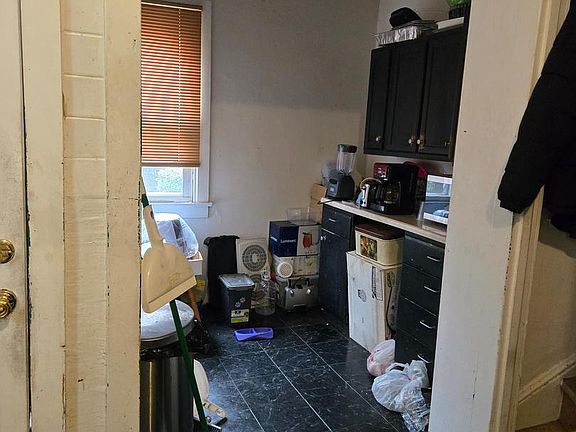 5th image of 1238 Eckert Ave