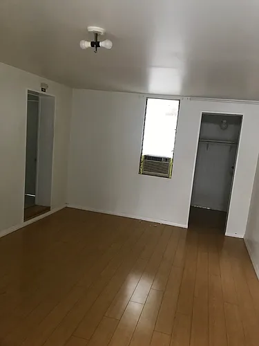 1116 Irving Ave Photo 1