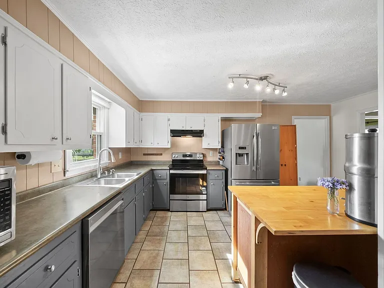 3611 Bahama Dr — Photo 17
