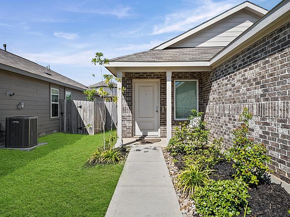 3rd image of 14982 N Ascot Bend Cir