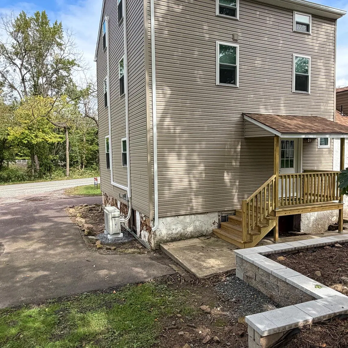 3 bed, 1.5 bath, 1300 sqft, $2,800 — Photo 1