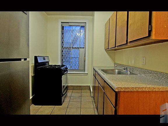 3rd image of 196 Bradhurst Ave APT 18