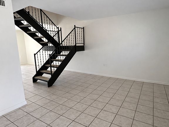 2nd image of 718 Dunbar Ave #2B