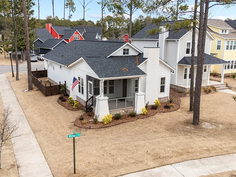 560 Wellers Way — Photo 3