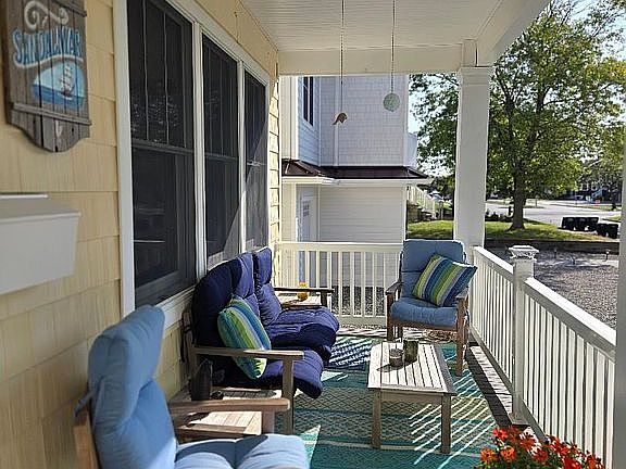 4th image of 207 Parkway