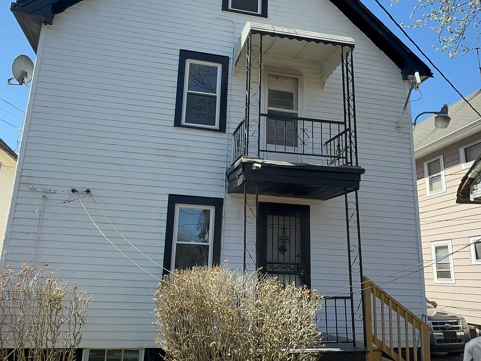 1st image of 907 E 128th St