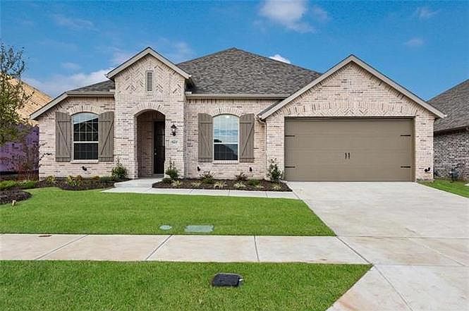 1st image of 805 Glen Crossing Dr