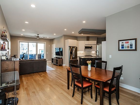 3rd image of 680 N Milwaukee Ave APT 305