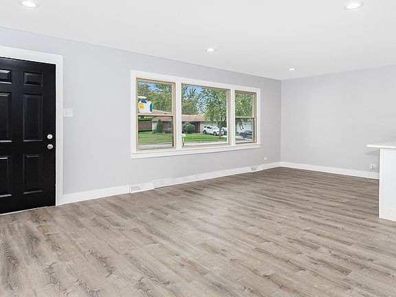 2nd image of 17458 Park Ln