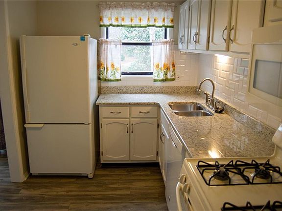5th image of 509 Embers Dr SE #509