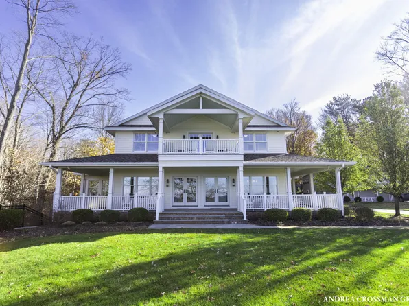 2297 Lakeshore Dr, Fennville, MI 49408
