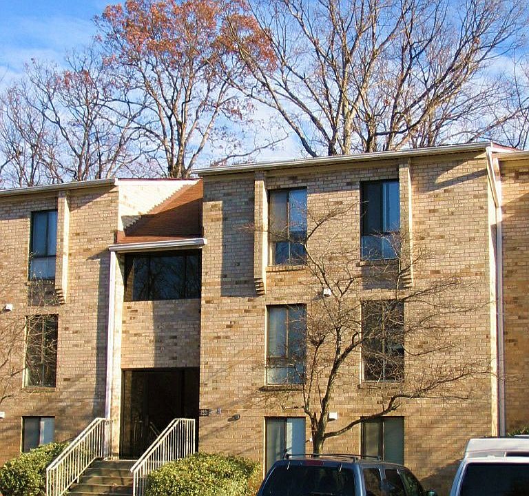 Top floor all brick 3 BR condo!