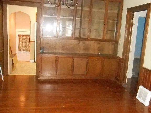 4th image of 640 S Englewood Ave