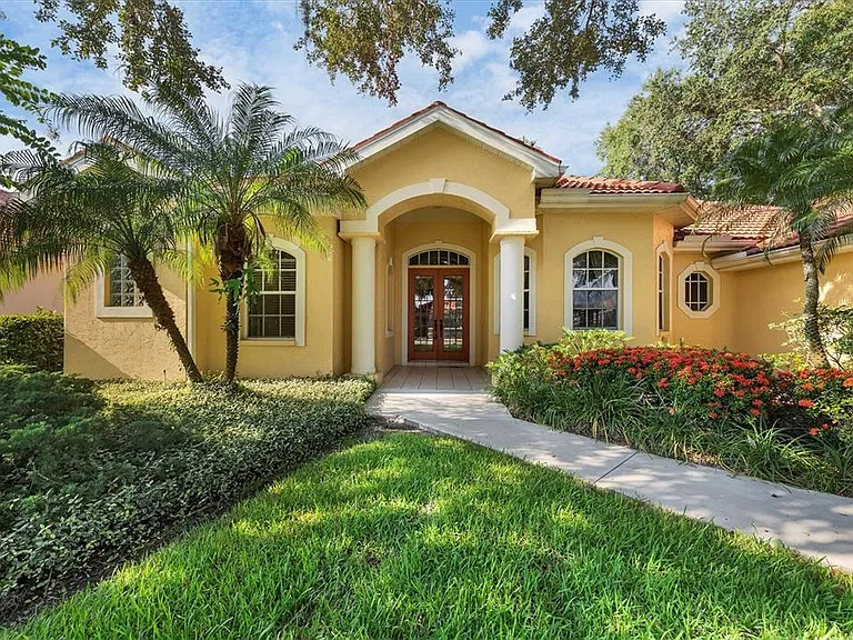 4920 Old Oakleaf Dr — Photo 2