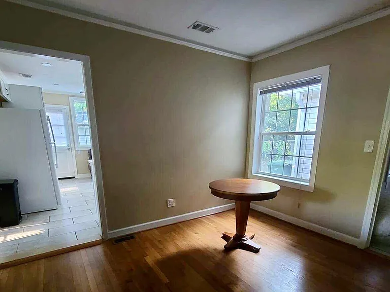 1106 Lindridge Dr NE — Photo 11