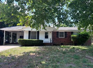 944 Lark Dr, Fayetteville, NC 28314