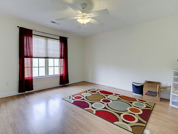 3rd image of 211 Greenfield St