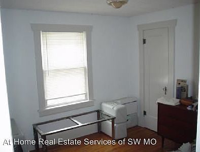 2nd image of 522 E Meadowmere St