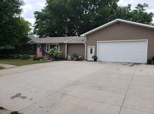 1009 P St, Tekamah, NE 68061