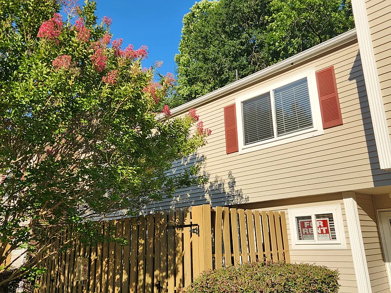 220 Elizabeth St #A21 — Photo 1