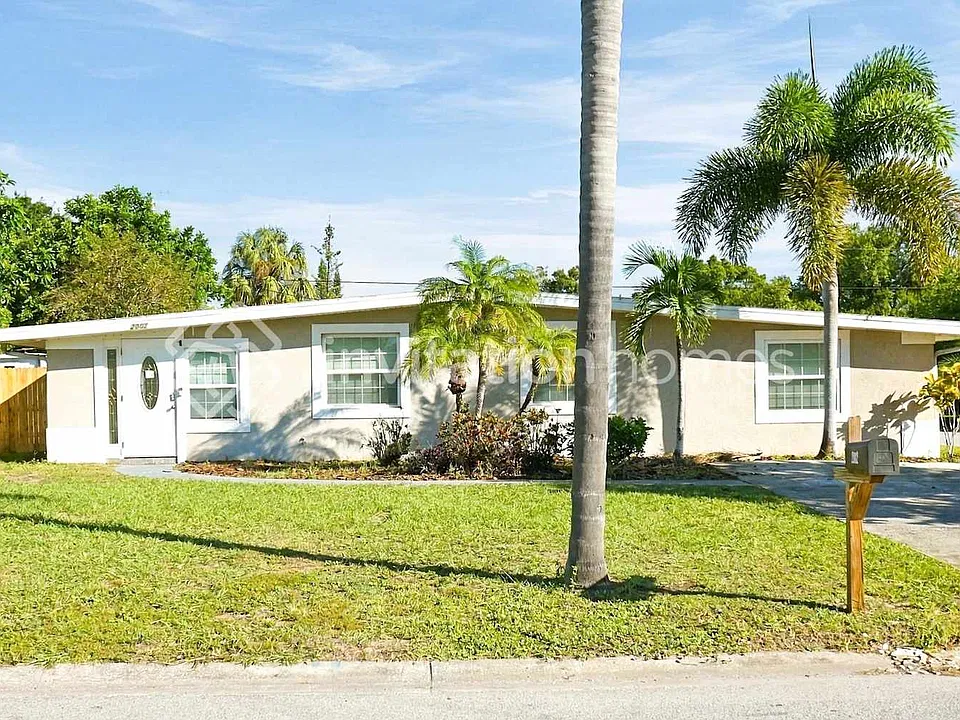 2002 25th Ave W