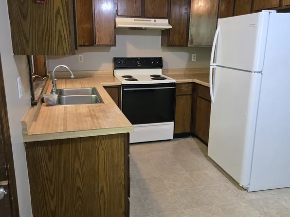 51 Maple St #D, Lisbon Falls, ME 04252