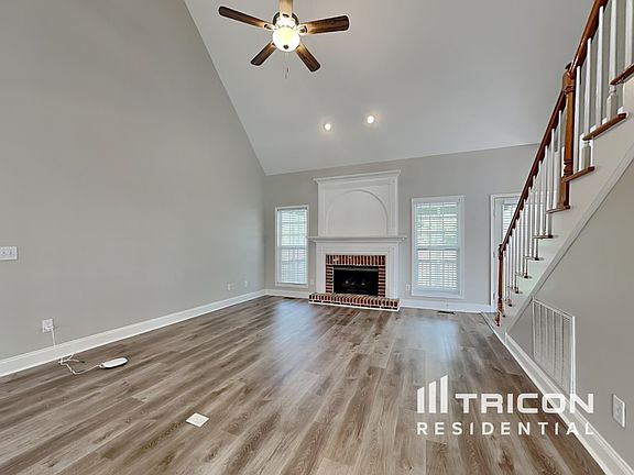 3rd image of 11 Windermere Bnd NW