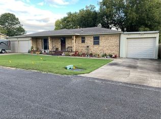 202 Cloos Circle Dr, Ozark, AR 72949