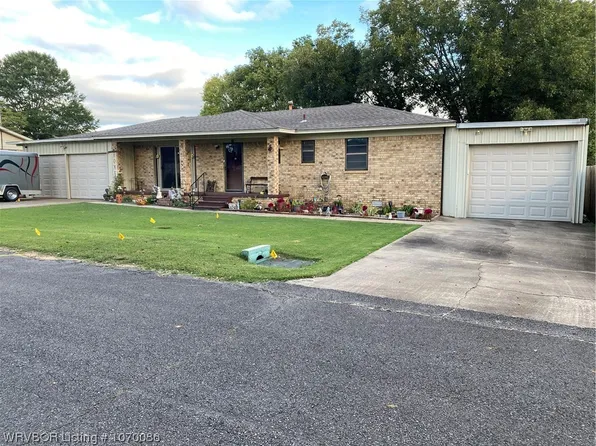 202 Cloos Circle Dr, Ozark, AR 72949