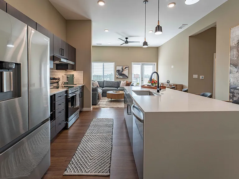 1364 E Battlefield Rd — Photo 134