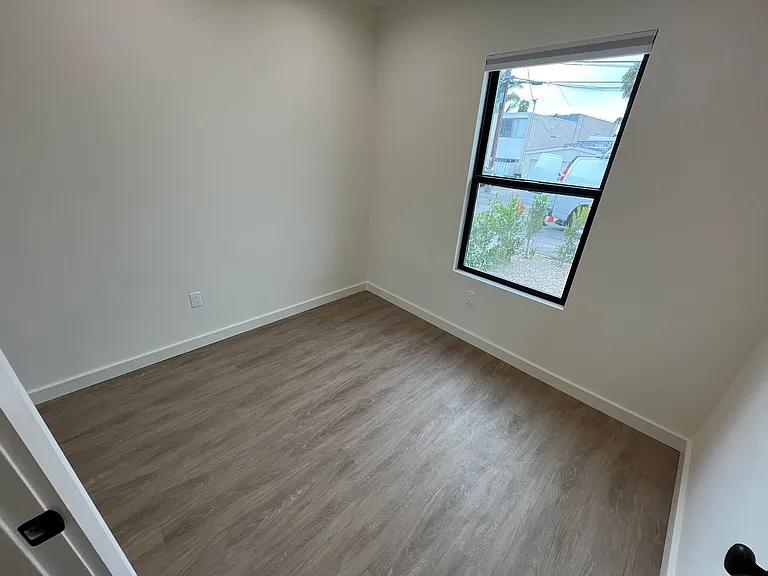 Newly Remodeled 2 Bed 1 Bath Unit in PB — Photo 14