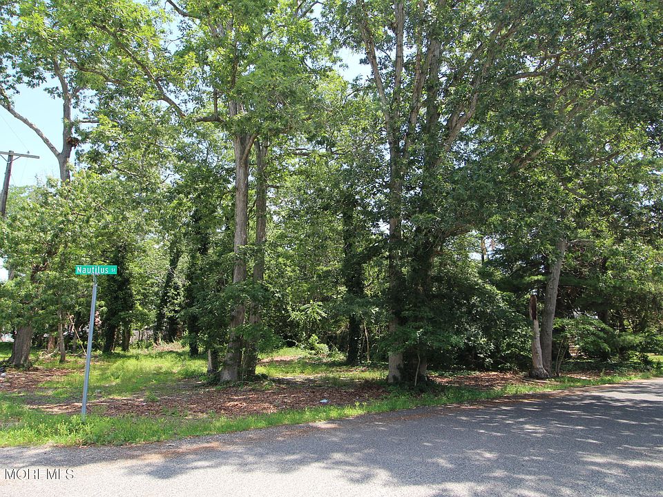 2nd image of 553 Halliard Avenue