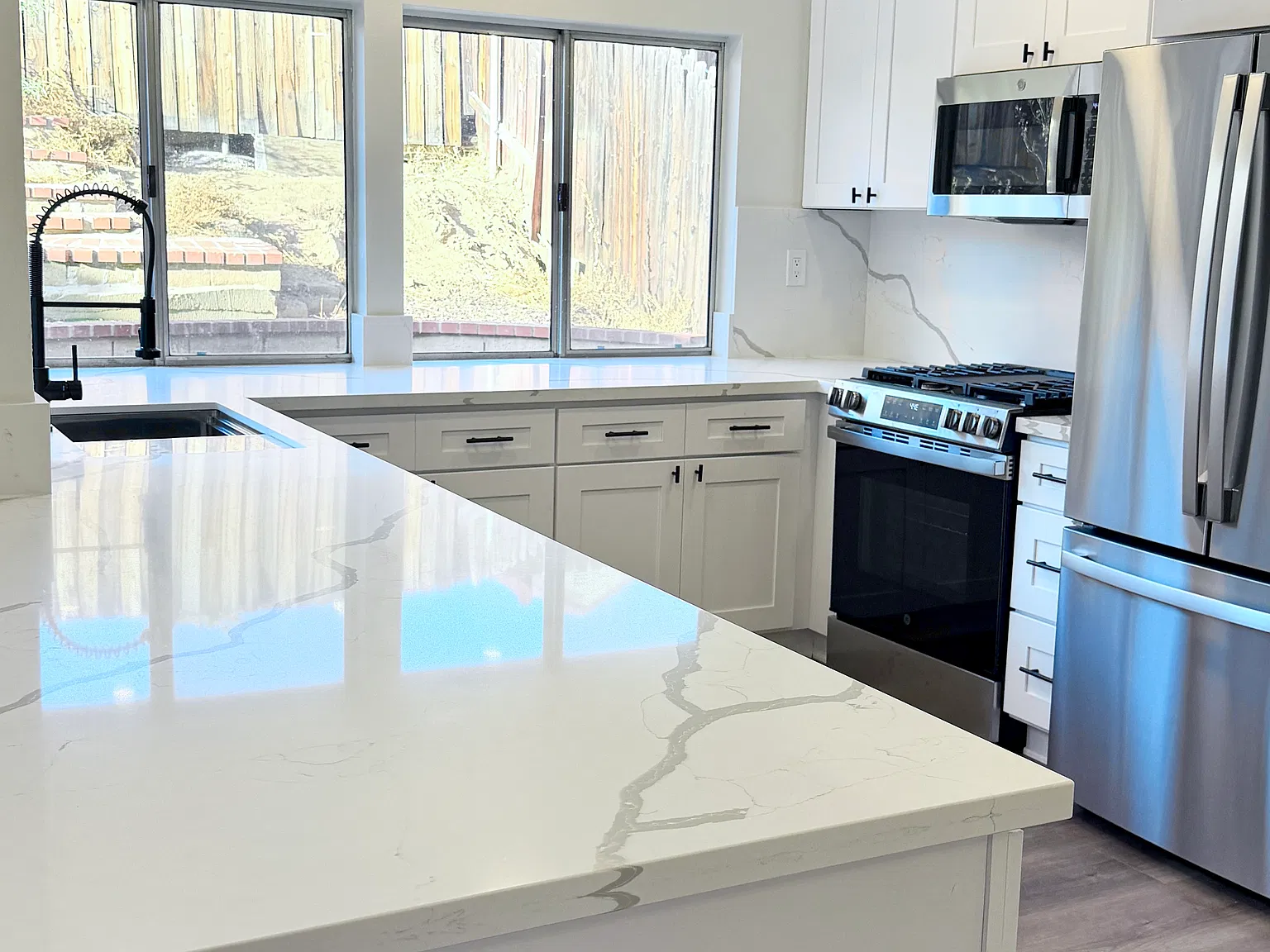 3 bed, 2.5 bath, 1474 sqft, $3,195 — Photo 2