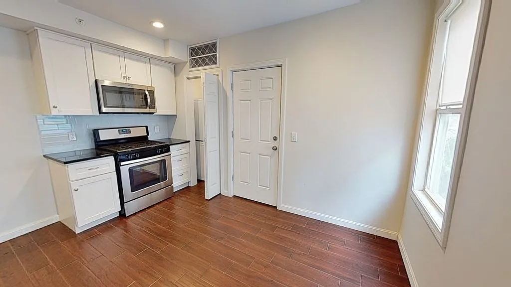 3 bed, 1.0 bath, 1200 sqft, $3,600 — Photo 2
