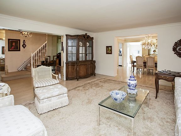 4th image of 1091 Fordham Ln