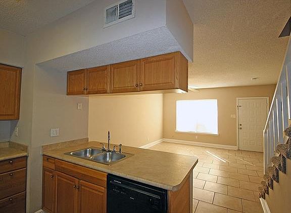 2nd image of 4057 Idaho Ave APT C