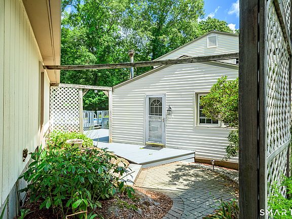 4th image of 136 Dickinson Road