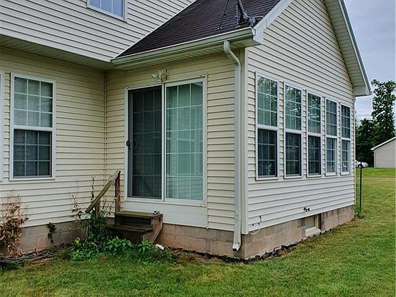 2nd image of 125 Leanna Cres