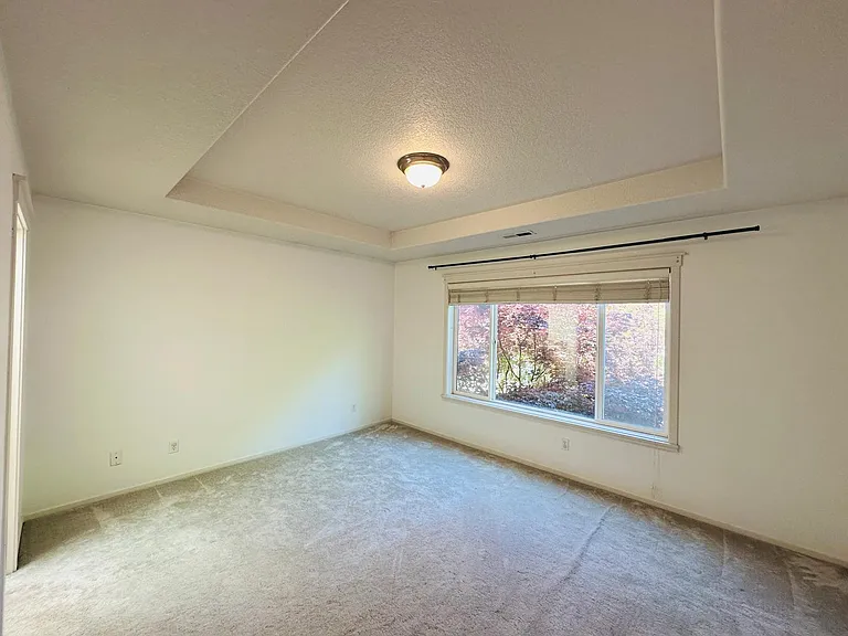 6049 NE Kettering St — Photo 27