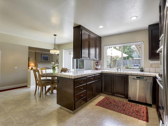 5th image of 1389 Belleville Way