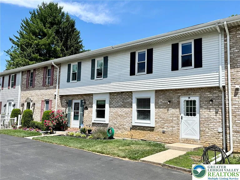 15 W Chestnut St — Photo 17